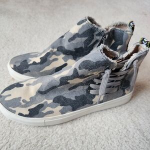New VERY G by Gypsy Jazz  “Trinn“ Gray Camo High Top Sneakers / Shoes Size 9